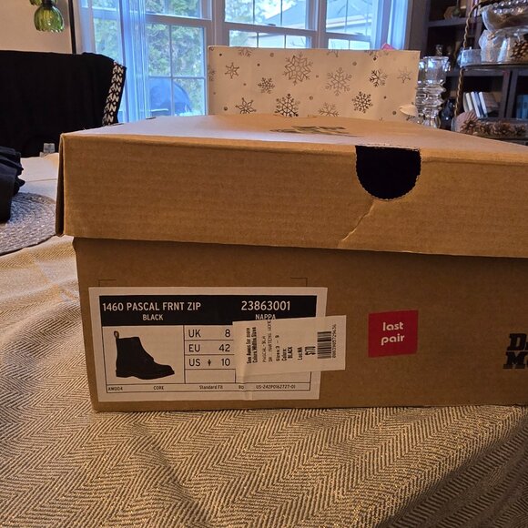 Dr. Martens 1460 Pascal women's boots - all black - NWT  size US- 40 - Picture 4 of 4